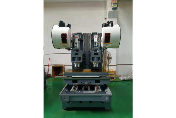 數控(kòng)機床技(jì)術：能獨(du)立控制(zhì)的雙主(zhǔ)軸雙刀(dāo)庫加工(gōng)中心設(she)計